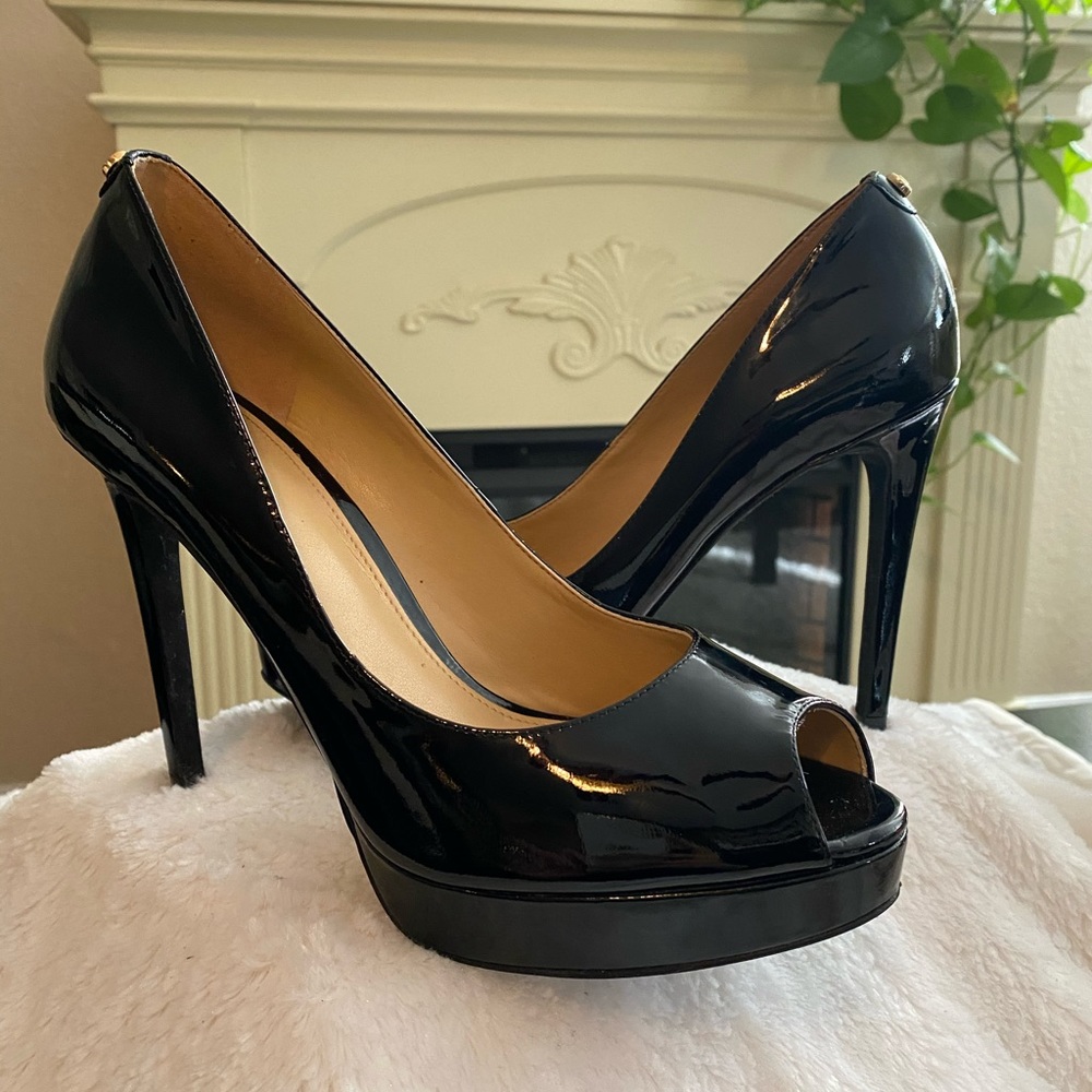 Michael Michael Kors Erika Peep Toe Classic Pumps,